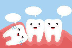 A cartoon tooth with speech bubbles.